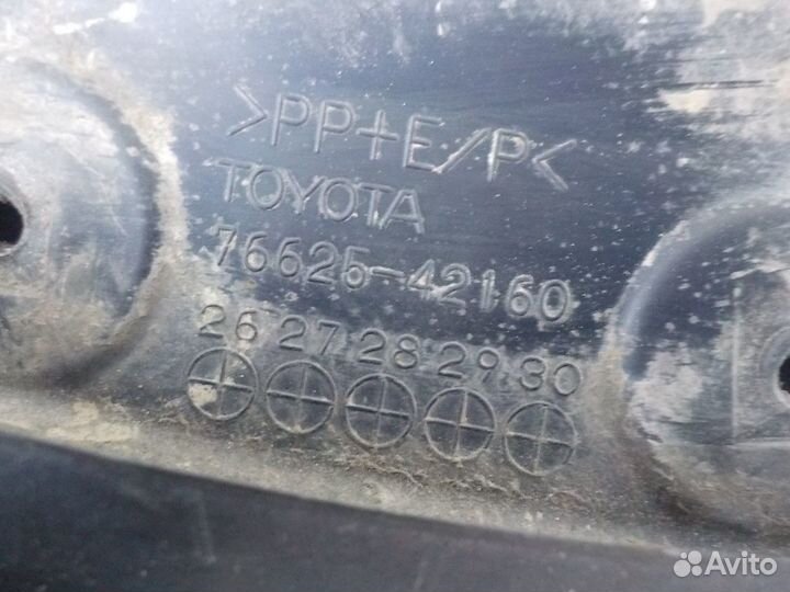 Брызговик задний правый на Toyota RAV-4 7662542160