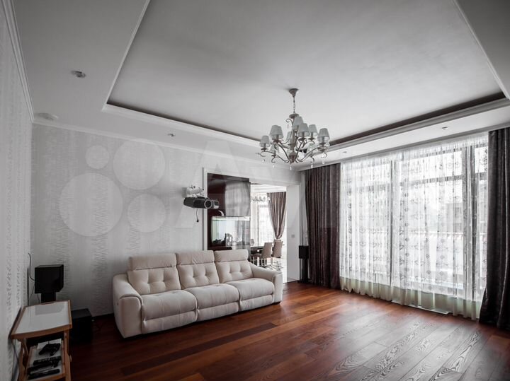 Дом 520 м² на участке 8 сот.