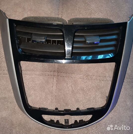 Магнитола с рамкой на Hyundai Solaris 1