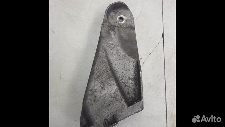 Кронштейн двигателя правый Volkswagen Touareg