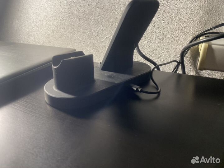 Бесроводное зарядное устройство 3 в 1