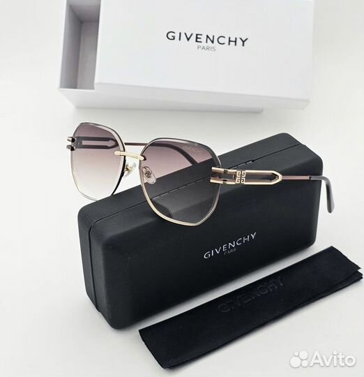 Солнцезащитные очки Givenchy