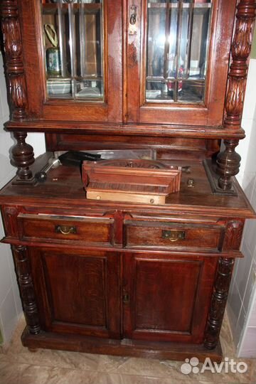 Антикварный кухонный шкаф