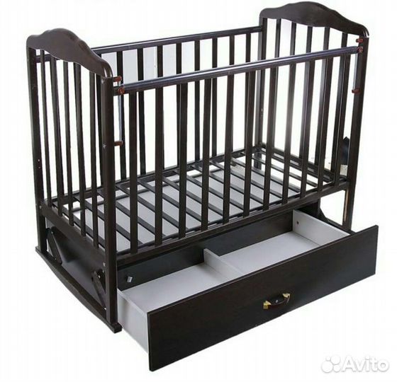 Детская кроватка с маятником и ящиком