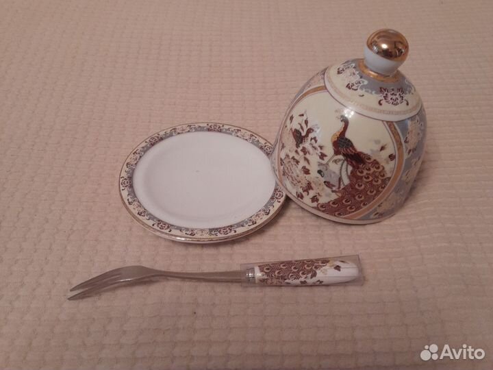 Тарелочка с куполом и вилочкой
