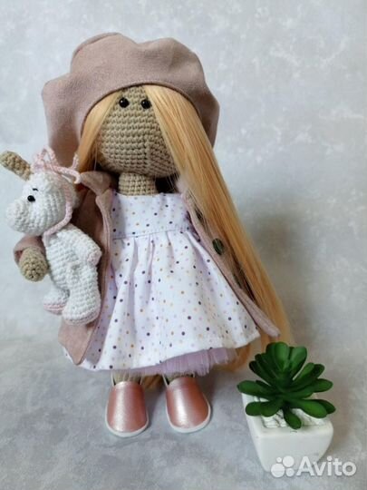 Вязаная куколка ручной работы