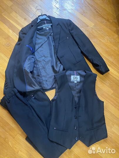 Костюм классический на мальчика 128