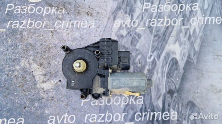 Мотор стеклоподъемника передний правый Audi A6 C5