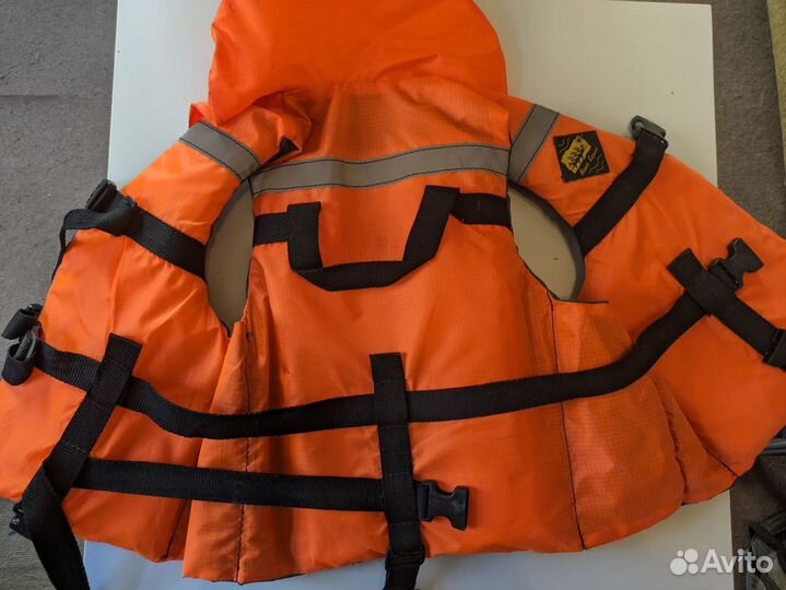 Спасательный жилет