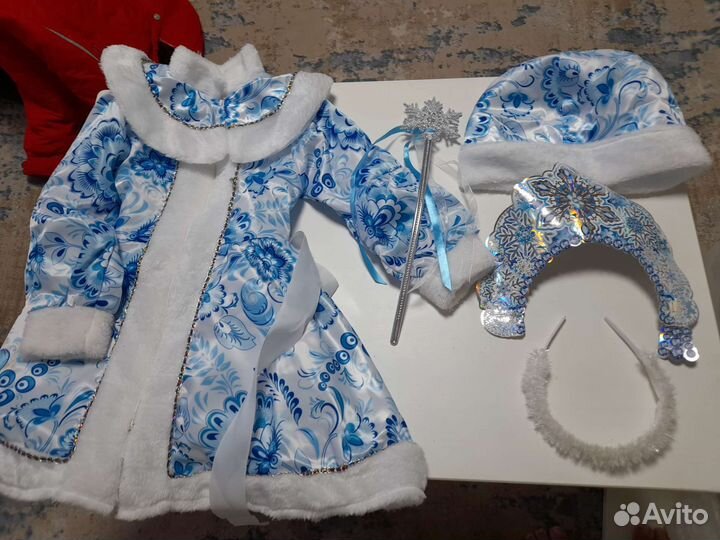 Детские костюмы Деда Мороза и Снегурочки