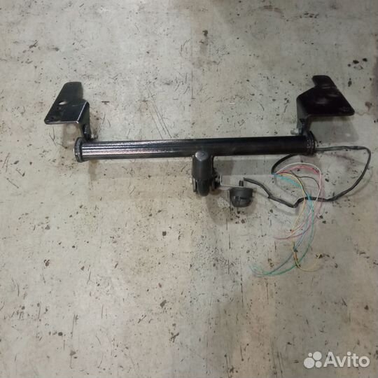 Фаркоп на Toyota corolla 150