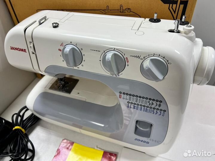 Японская Швейная машина Janome 2049S
