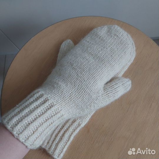 Шерстяные варежки женские