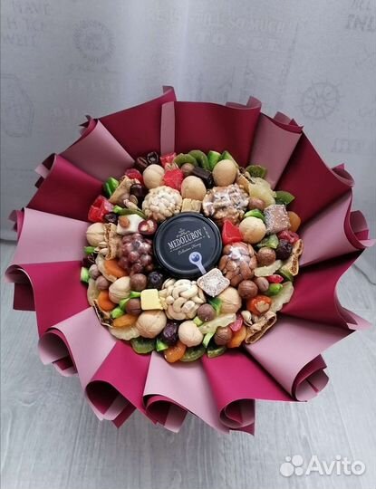 Букет из орехов. Съедобные букеты. На 1 сентября