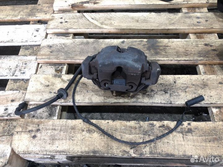 Суппорт тормозной передний левый Bmw X5 E53 M54B30