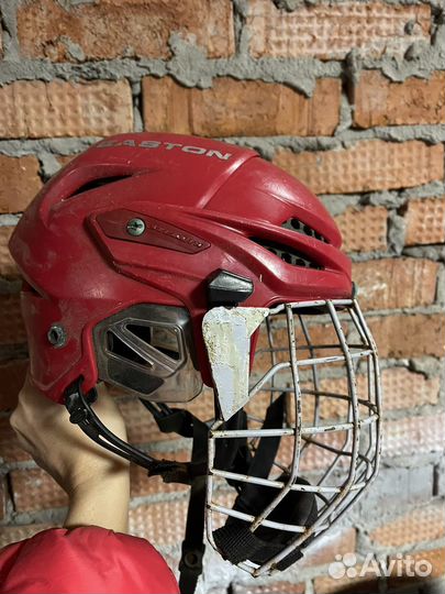 Хоккейный шлем