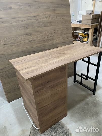 Маникюрный стол