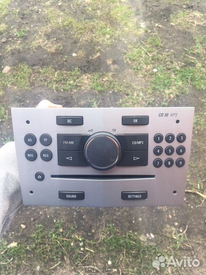 Штатная магнитола на opel astra h 2010г