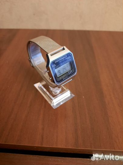 Наручные советские часы едут к покупателю