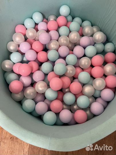 Сухой бассейн с шариками