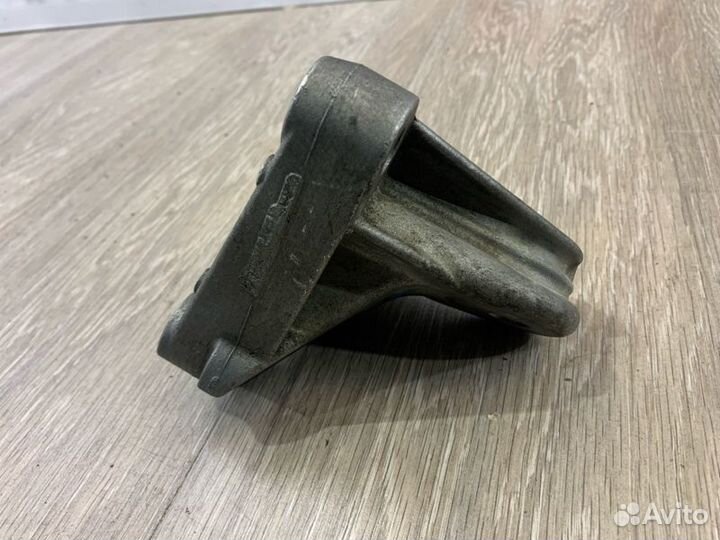 Кронштейн Renault Laguna X74 2.0 F4R713 2004