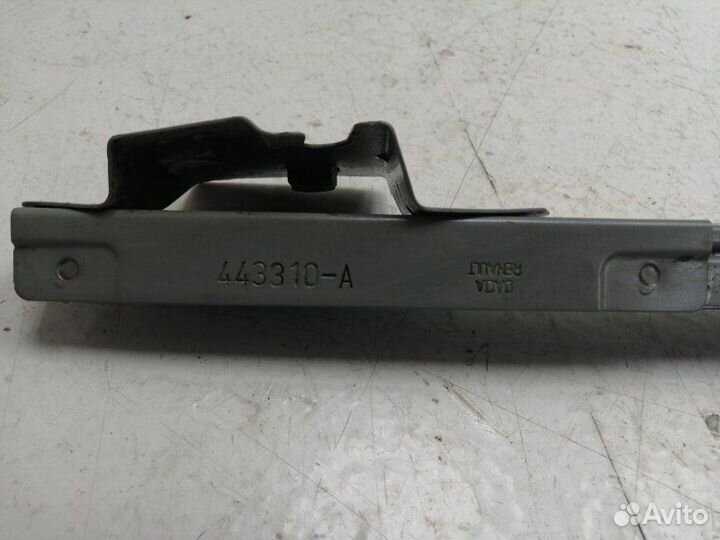 Направляющая стекла передняя правая Nissan Terrano