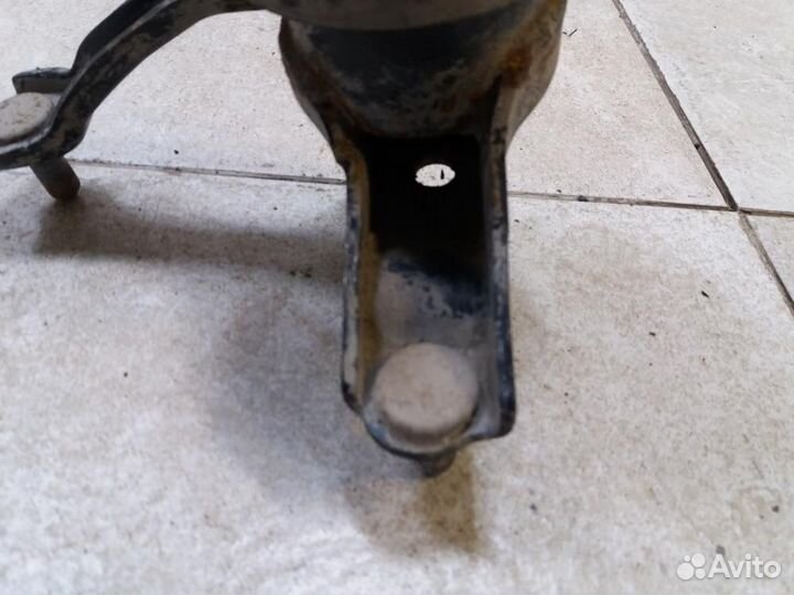 Опора двигателя Toyota Auris 150 E150 ZRE151