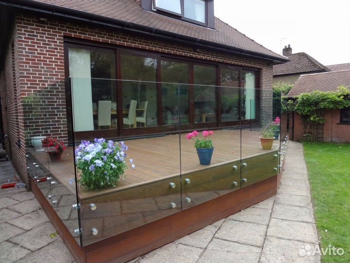 Стеклянное ограждение балкона