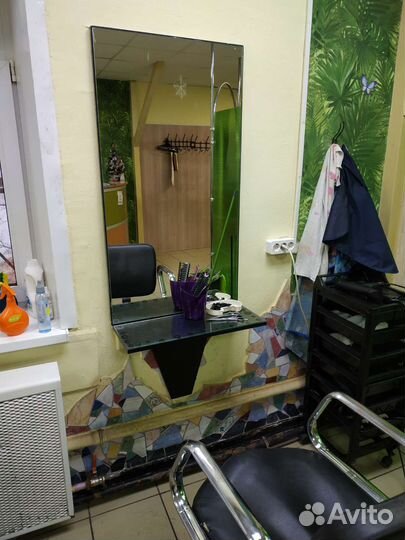 Зеркало с полкой