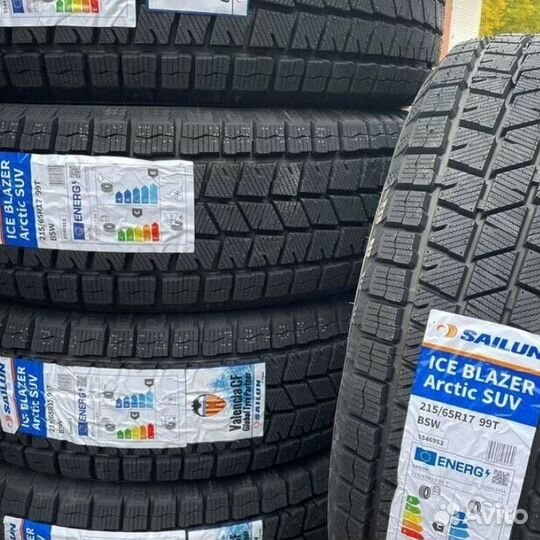 Sailun Ice Blazer Arctic SUV 215/60 R17 100T