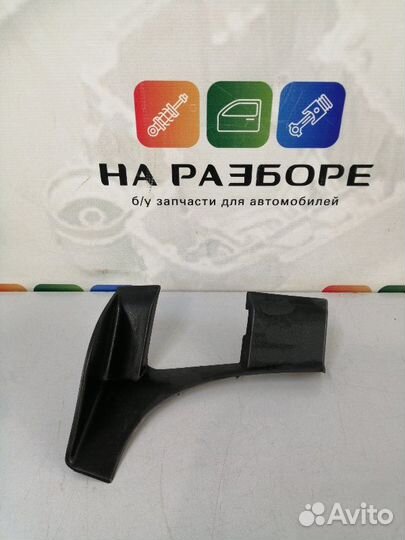 Накладка на петлю багажника левая Volkswagen