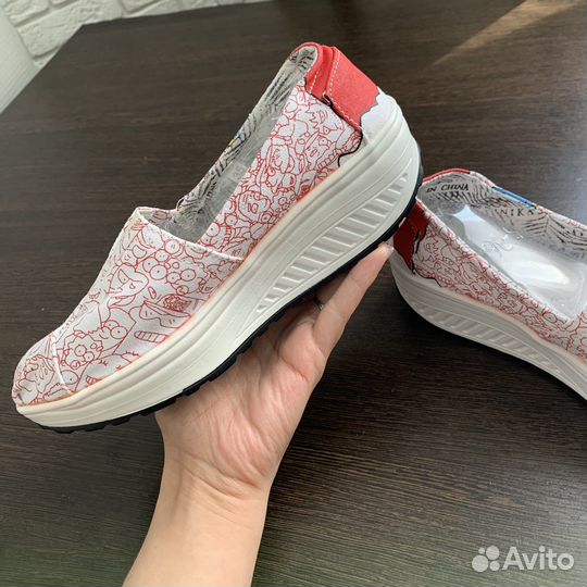 Кроссовки новые