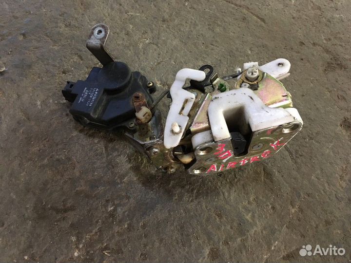 Замок двери задний правый (Mitsubishi Airtrek)