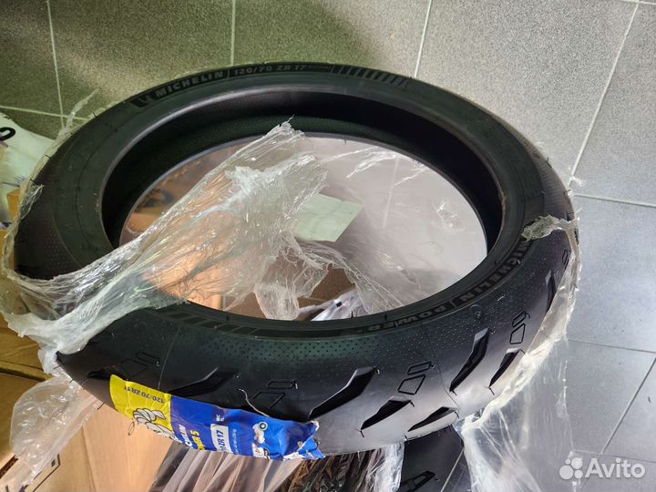 Michelin Power CL 200/55 R17 и 125/70 R17