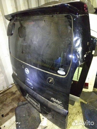 Дверь багажника Nissan Serena 24