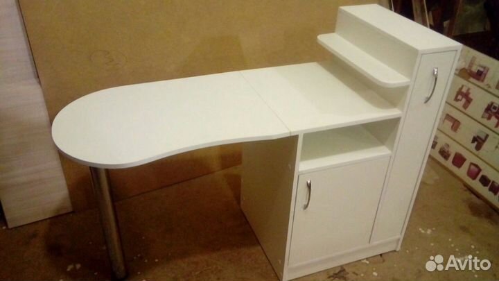 Маникюрные столы