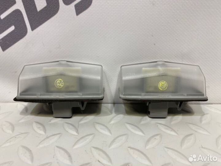 Фонарь подсветки номерного знака задний Lexus Nx