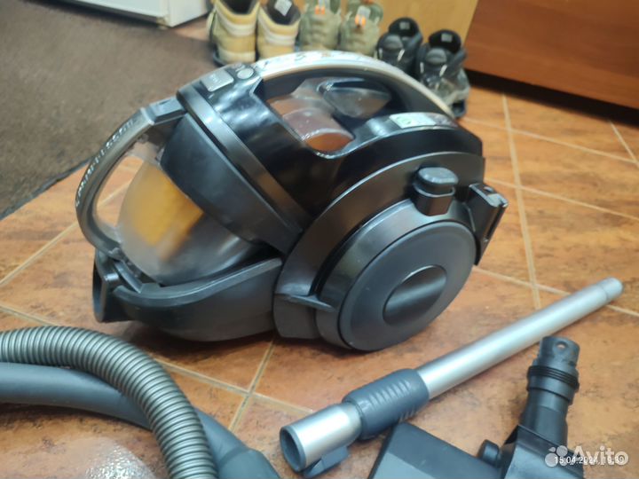 Пылесос LG Kompressor 1800W