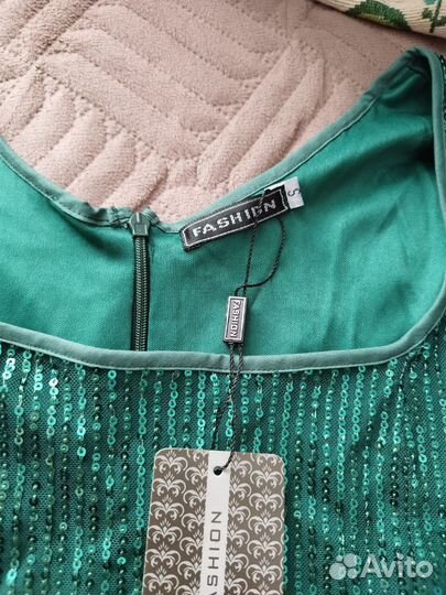 Платье с пайетками 42