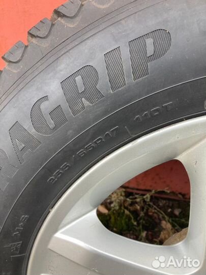 Goodyear UltraGrip Ice Arctic SUV 255/65 R17