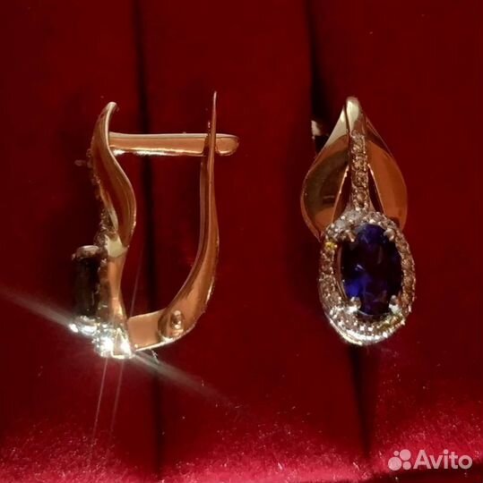 Золотые серьги с бриллиантами и сапфирами