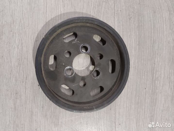 Шкив насоса гур Audi 100