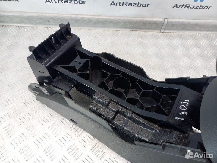 Подлокотник с консолью Ford Kuga 2.0 G6DG 136Л.С