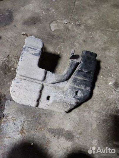 Резонатор воздушного фильтра Mitsubishi Galant 9