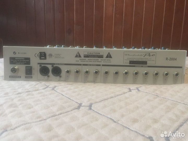 Микшерный пульт Wharfedale Pro R-2004