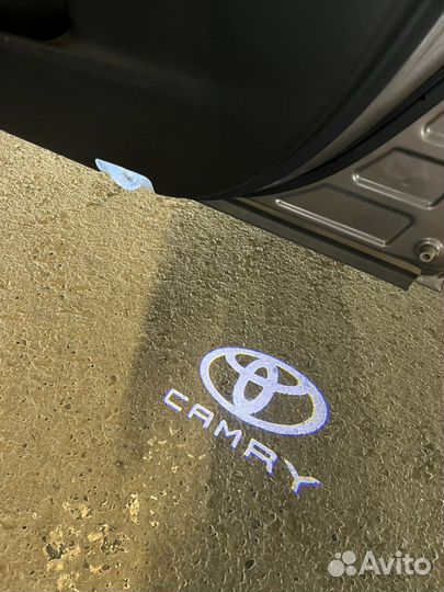 Подсветка дверей с логотипом тойота камри