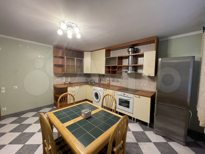 3-к. квартира, 100 м², 5/6 эт.