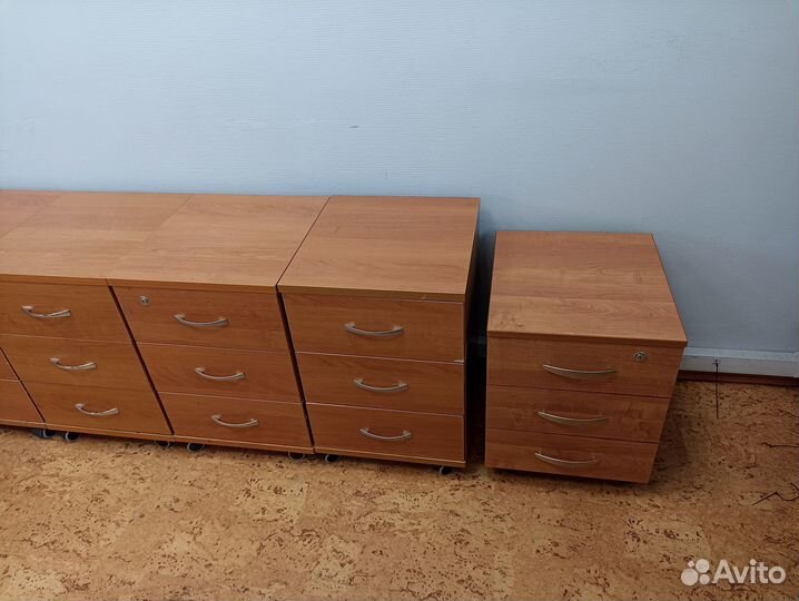 Продам тумбы подкатные