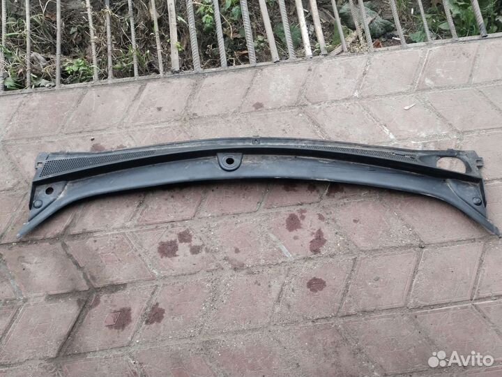 Водосток лобового стекла (жабо) Logan 2 Sandero