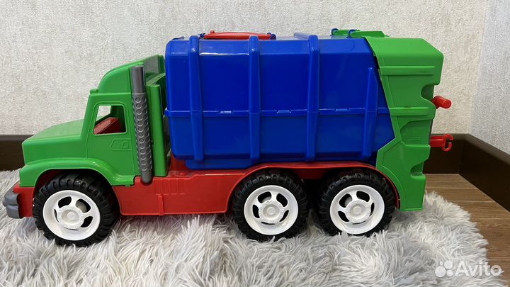 Грузовик мусоровоз